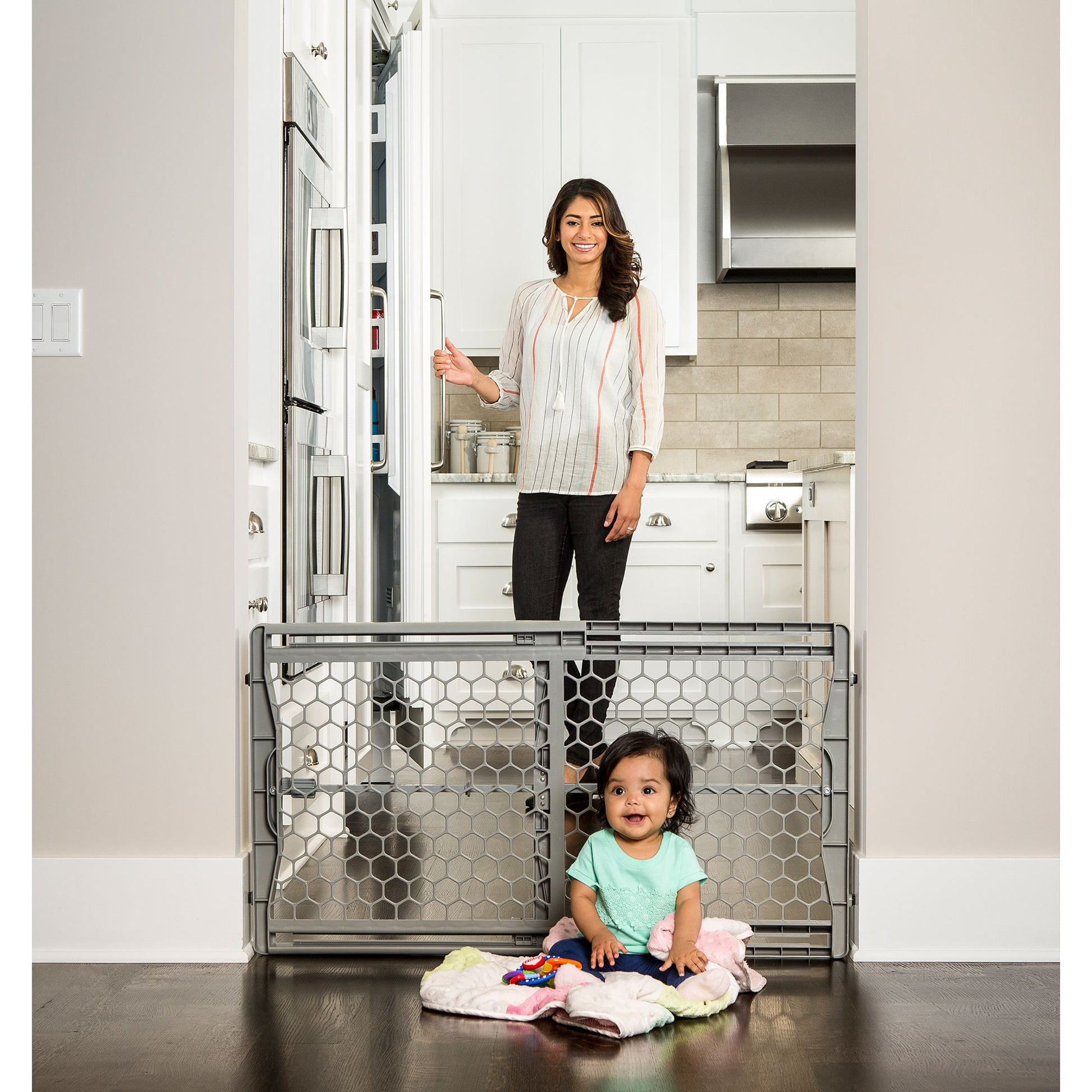 regalo-plastic-expandable-gate