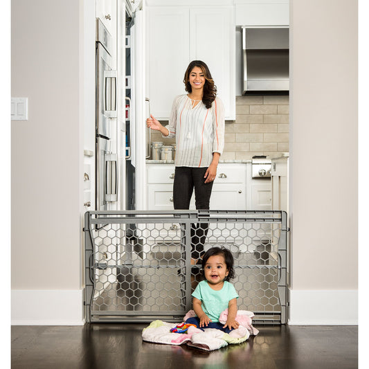 regalo-plastic-expandable-gate