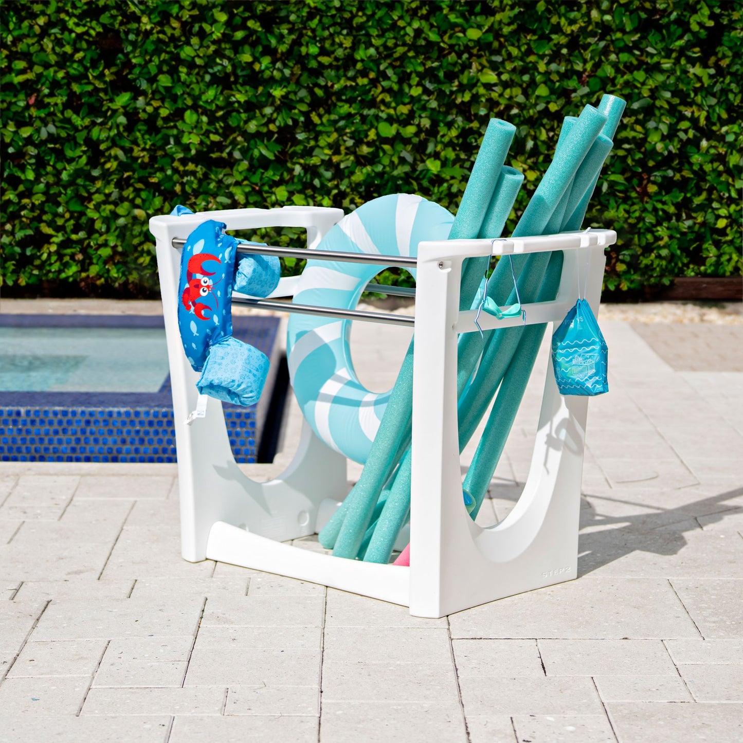 step2-vero-poolside-organizer