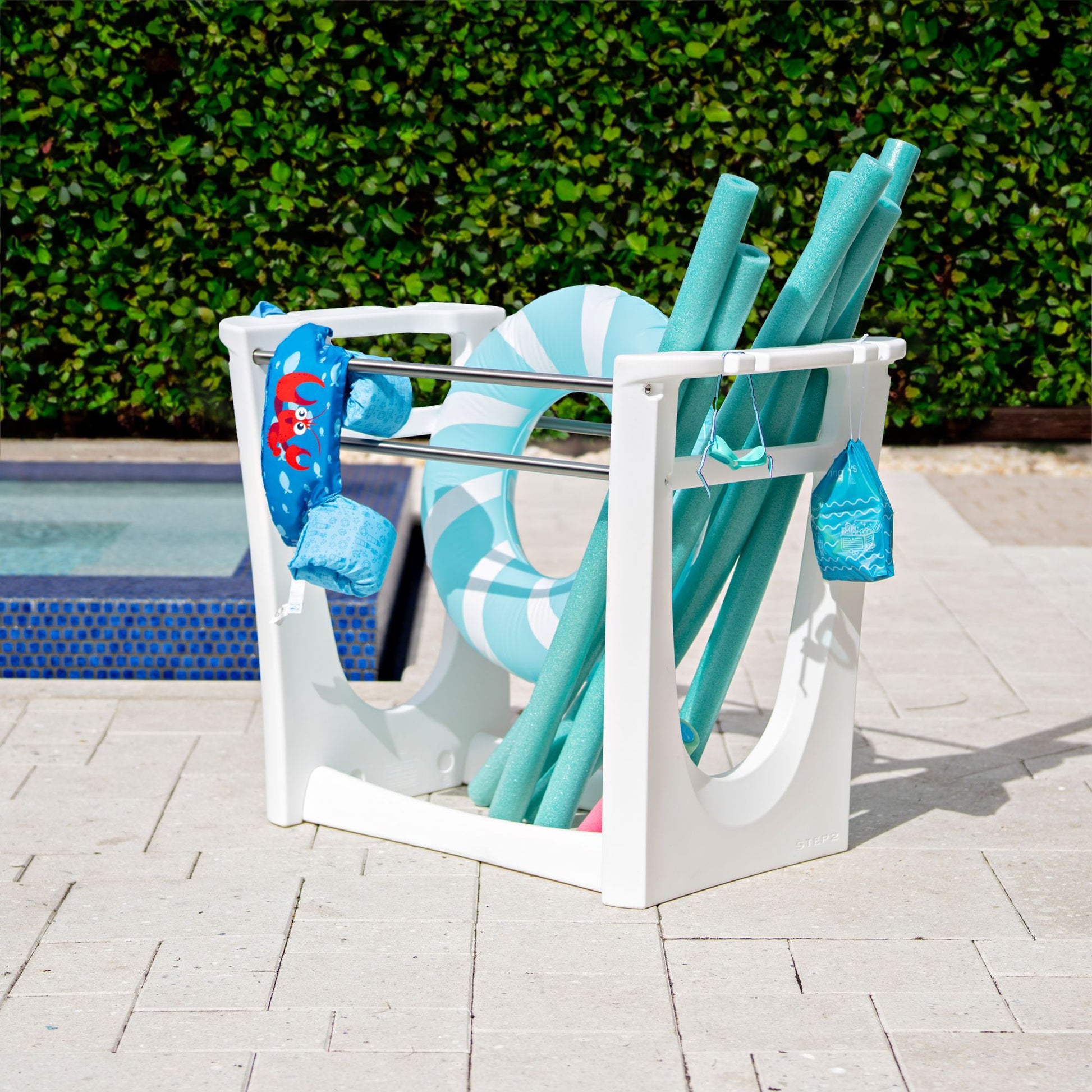 step2-vero-poolside-organizer